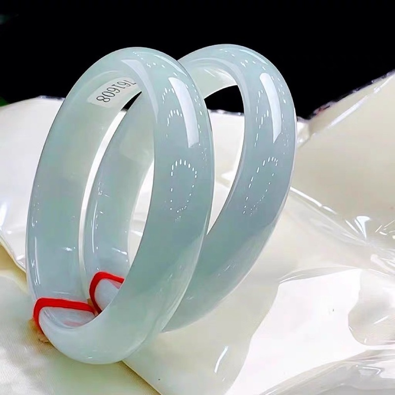 Bracelet en jadéite verte clai - Lighting avis et prix
